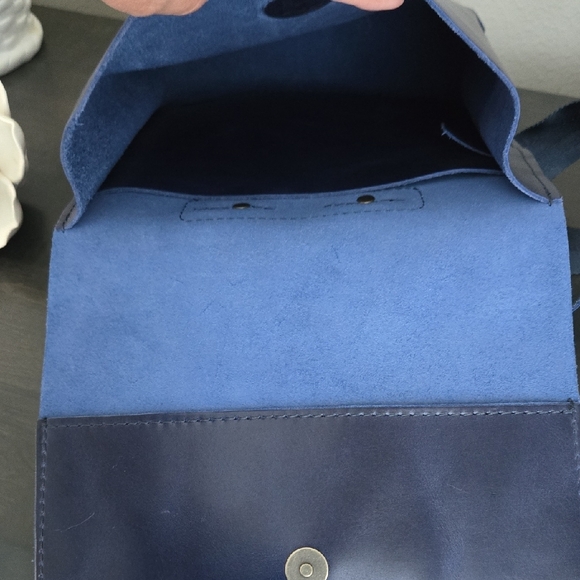 Portland Leather Blue Backpack - Picture 3 of 4